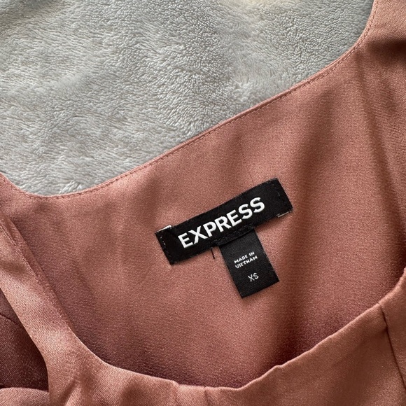 Express pink satin-like crop top size XS - Picture 2 of 4